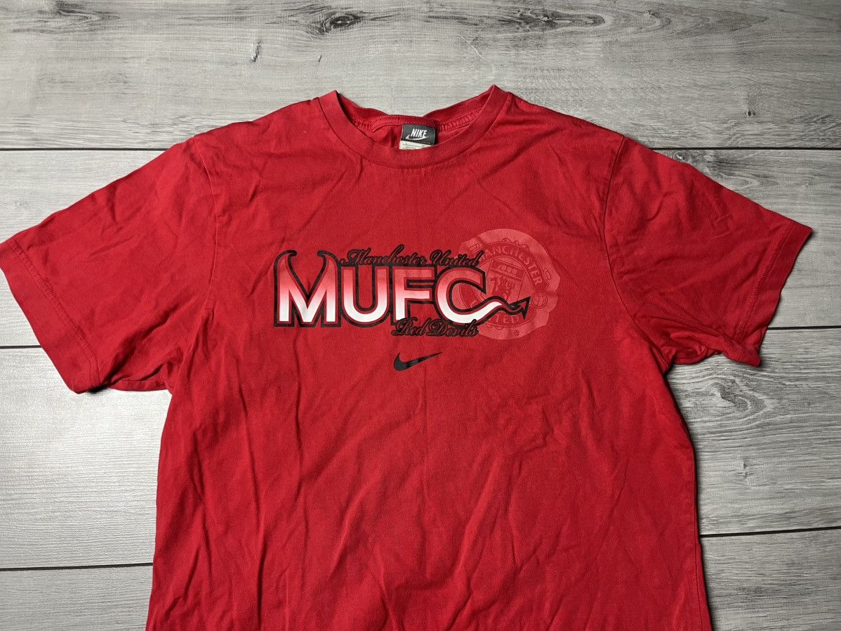 Nike Vintage Nike Manchester United Tshirt Red Devils Size Large Size US L / EU 52-54 / 3 - 3 Thumbnail