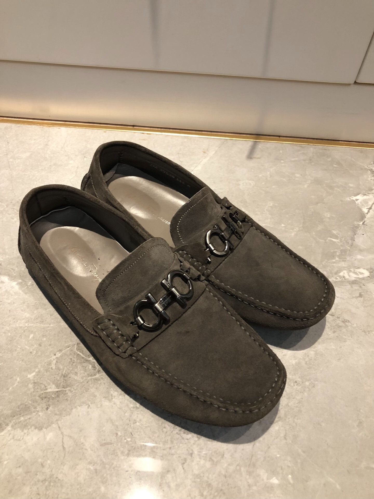 Salvatore Ferragamo Ferragamo Men's Handcrafted Loafers Size US 6 / EU 39 - 1 Thumbnail