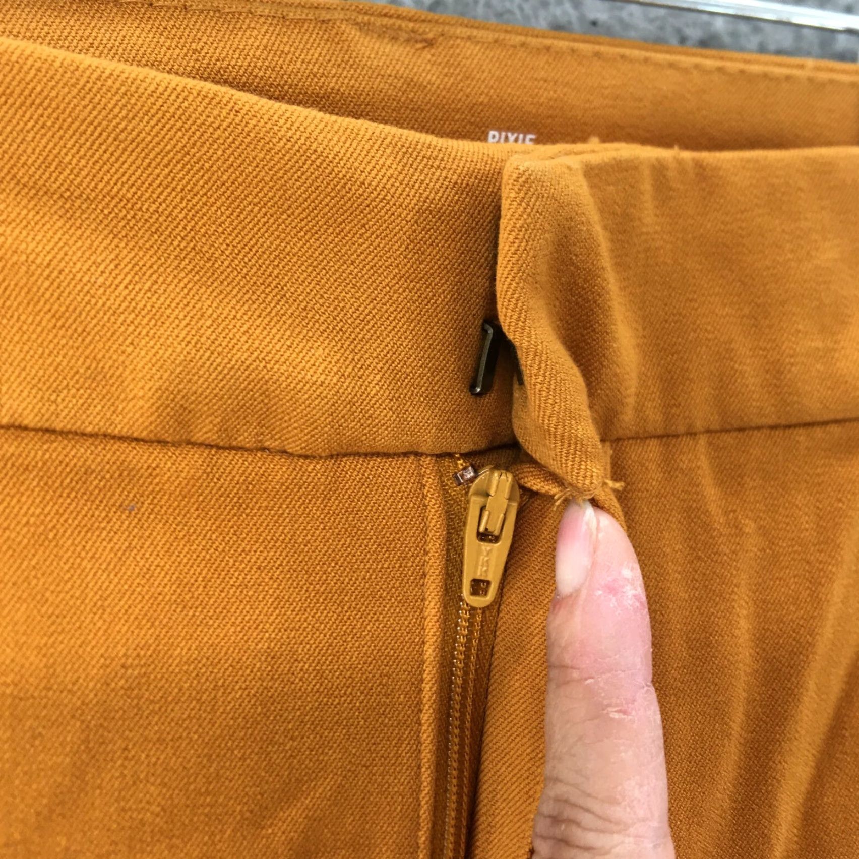 Old Navy Old Navy Pixie Cropped Ankle Pants Womens 28 Plus Mustard Yellow Zip Fly NEW Size 28" / US 6 / IT 42 - 4 Thumbnail