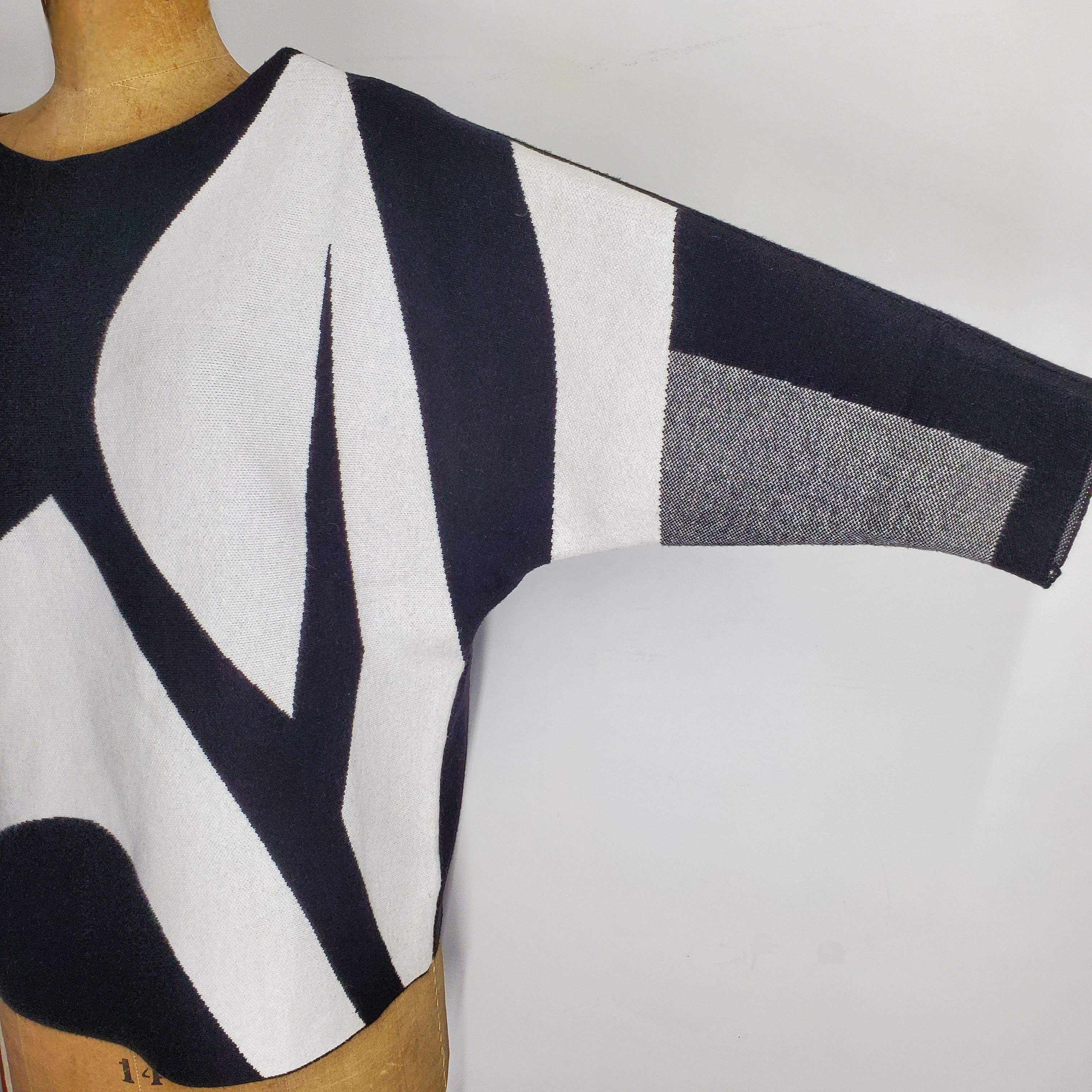 Other Sioni Size L Sweater Abstract Black White Heaveweight Size L / US 10 / IT 46 - 6 Thumbnail