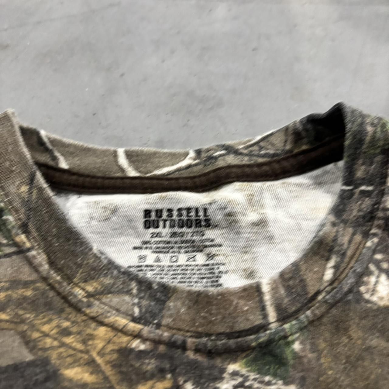 Vintage Crazy Vintage Y2K/2000s Real Tree Camo Russell Streetwear Essential Tee! Size 2XL Size US XXL / EU 58 / 5 - 3 Thumbnail