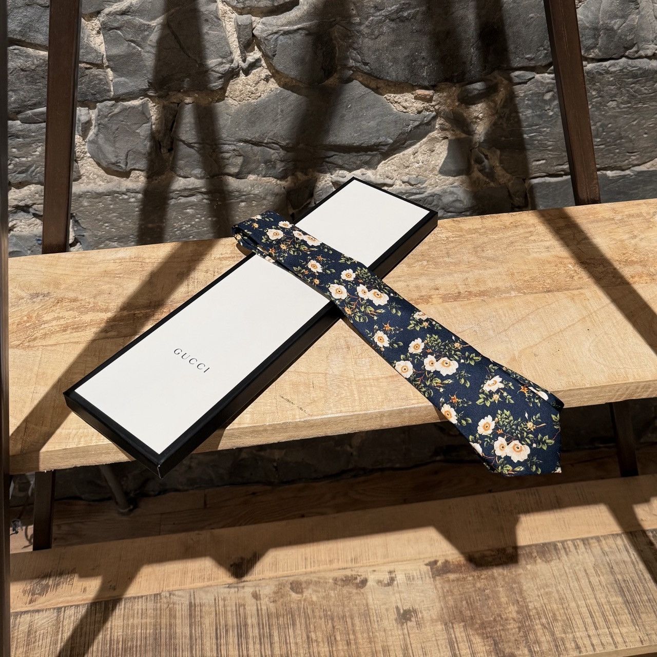 Gucci Gucci Navy Blue Ivory Floral Print Silk Tie Size ONE SIZE - 1 Thumbnail