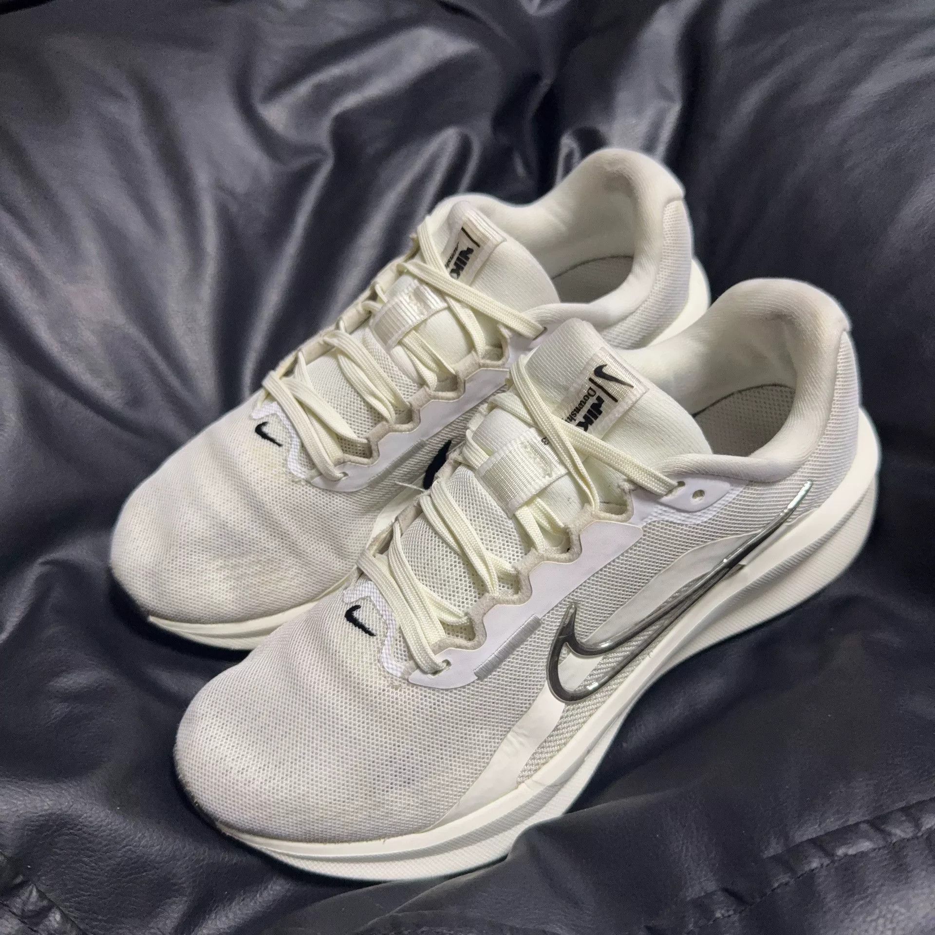 Nike Nike Running White Lowtop Sneakers 38 Men Size US 6 / EU 39 - 1 Thumbnail
