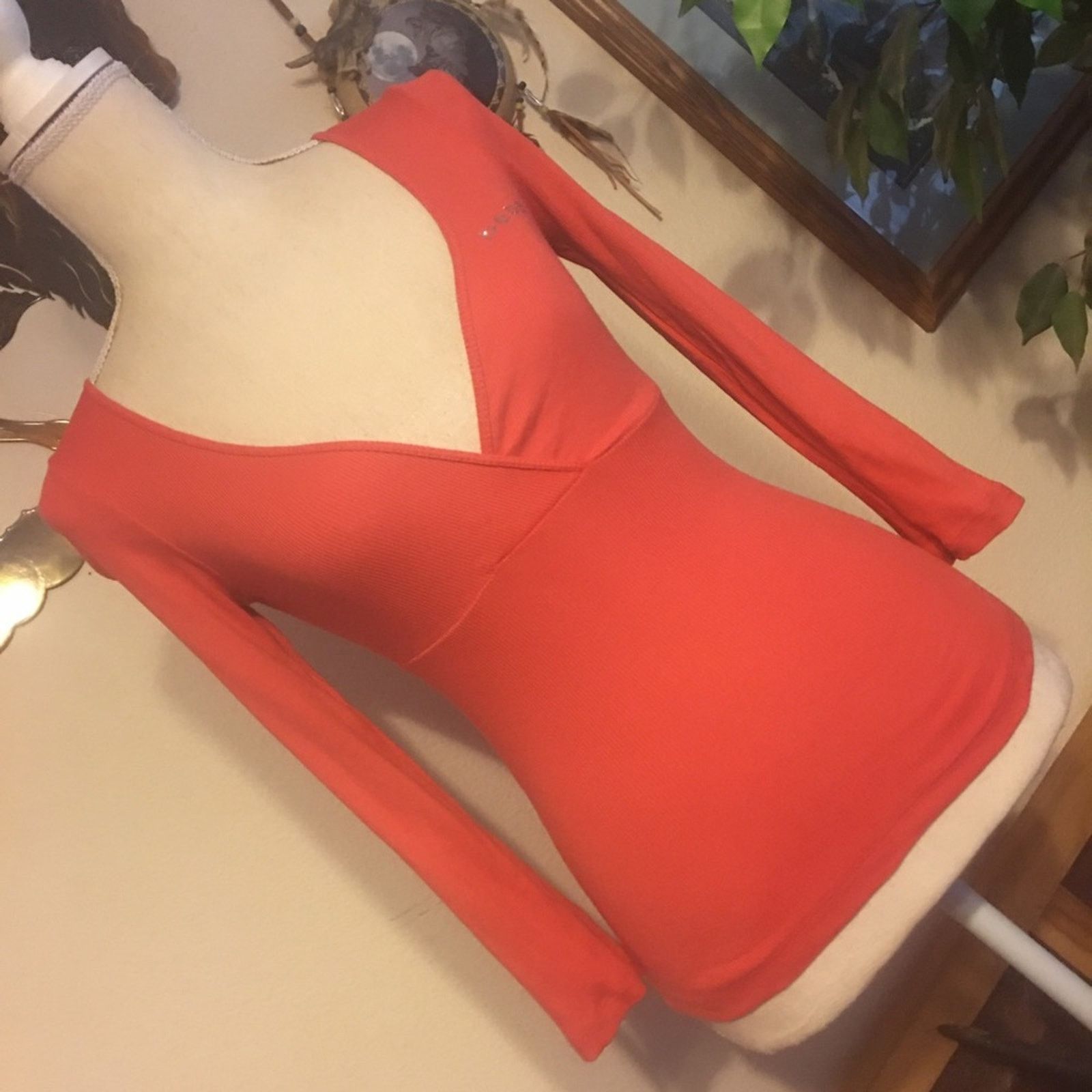 Bebe Bebe rhubarb low cut v neck crystal “Bebe” top Size S / US 4 / IT 40 - 2 Thumbnail