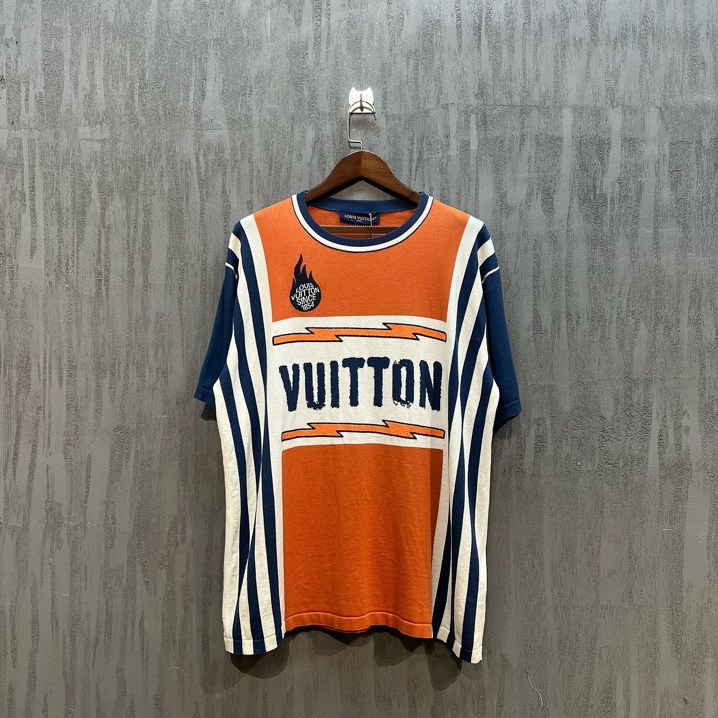 Louis Vuitton Louis Vuitton Striped Logo T-Shirt XL Size US XL / EU 56 / 4 - 1 Thumbnail