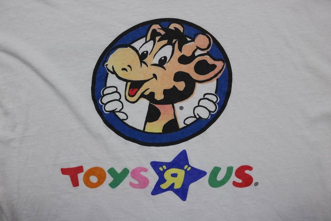 Unsound Rags 2002 Geoffrey the Giraffe Toys “R” Us x Chase Bank Promo Tee Size US XL / EU 56 / 4 - 1 Thumbnail