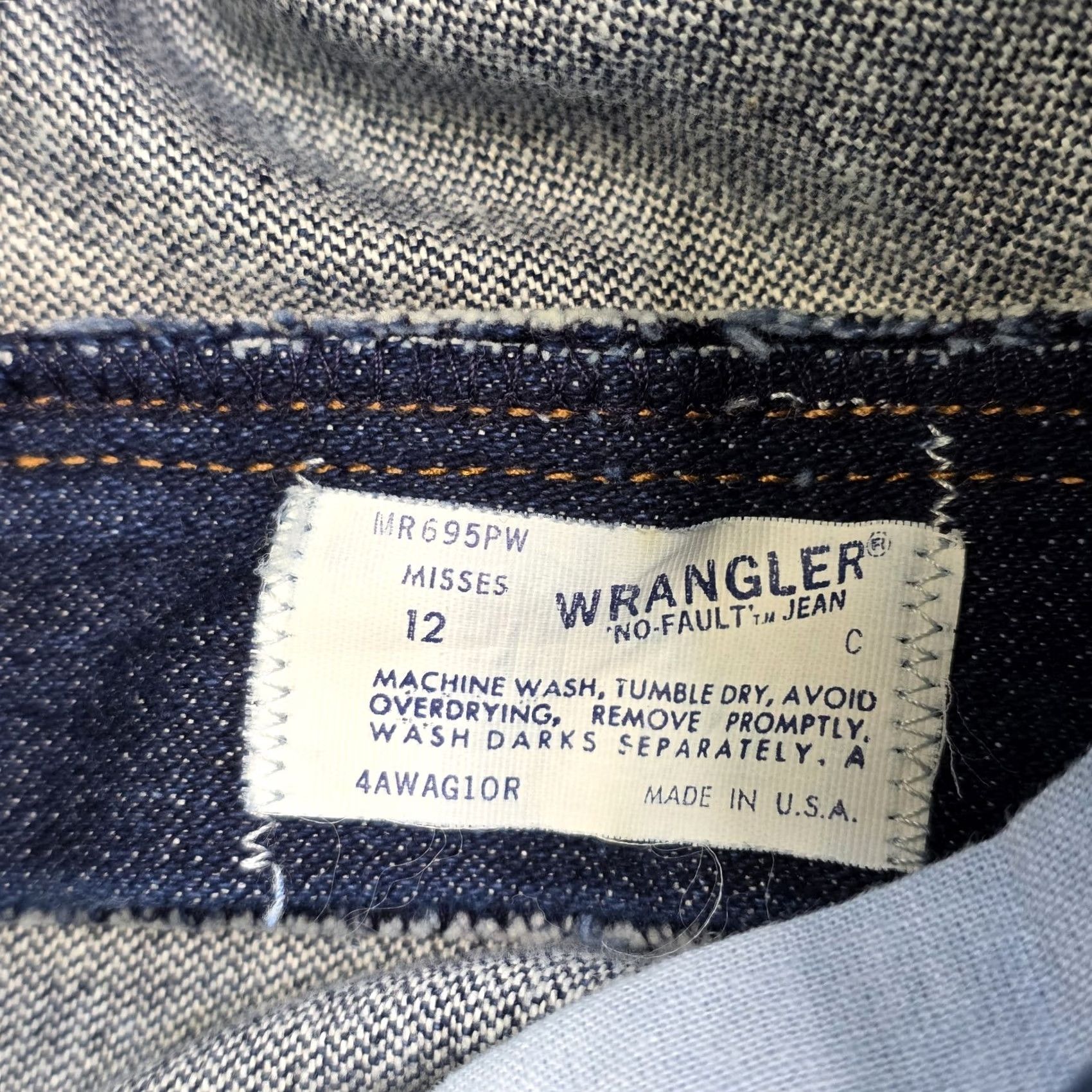 Wrangler VINTAGE Wrangler No Fault Denim Jeans Pony Scovill Zip Dark Women’s 25 x 32 Size 12 5-Pocket USA 70s 80s 90s Cowboy Horse Southwestern Jeans Womens Size 42" / US 20 - 4 Thumbnail