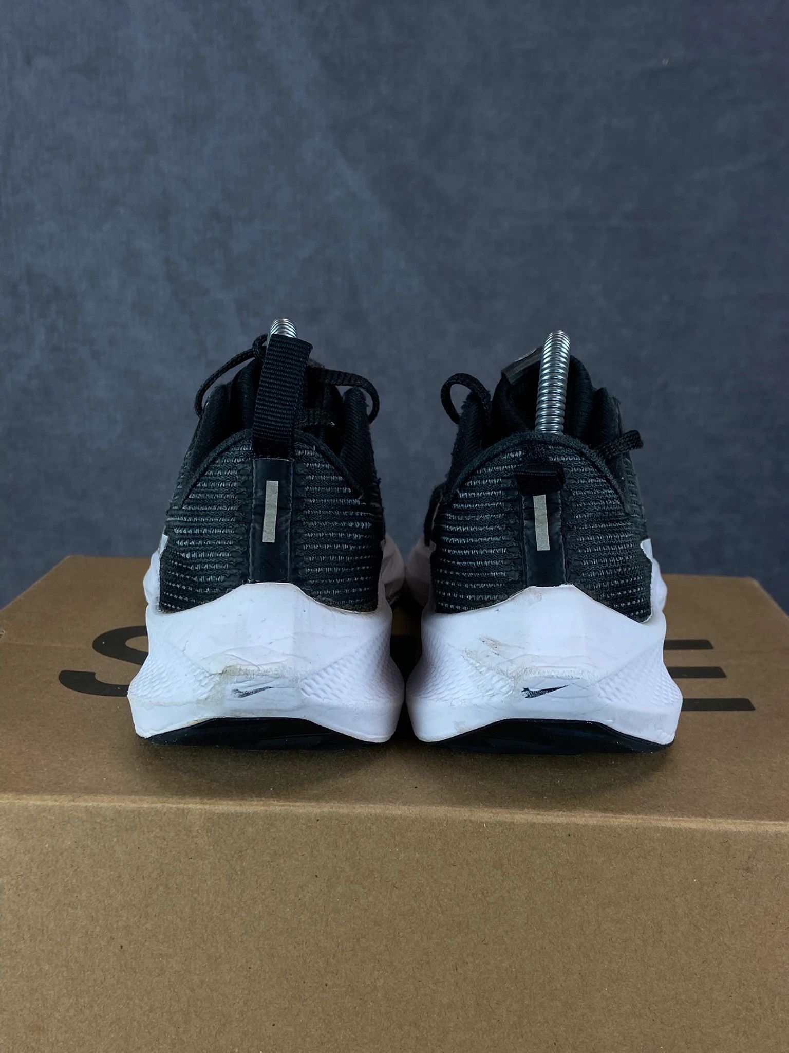 Nike Nike Pegasus 40 Black Running Shoes Size 36.5 Size US 5 / EU 37 - 4 Thumbnail