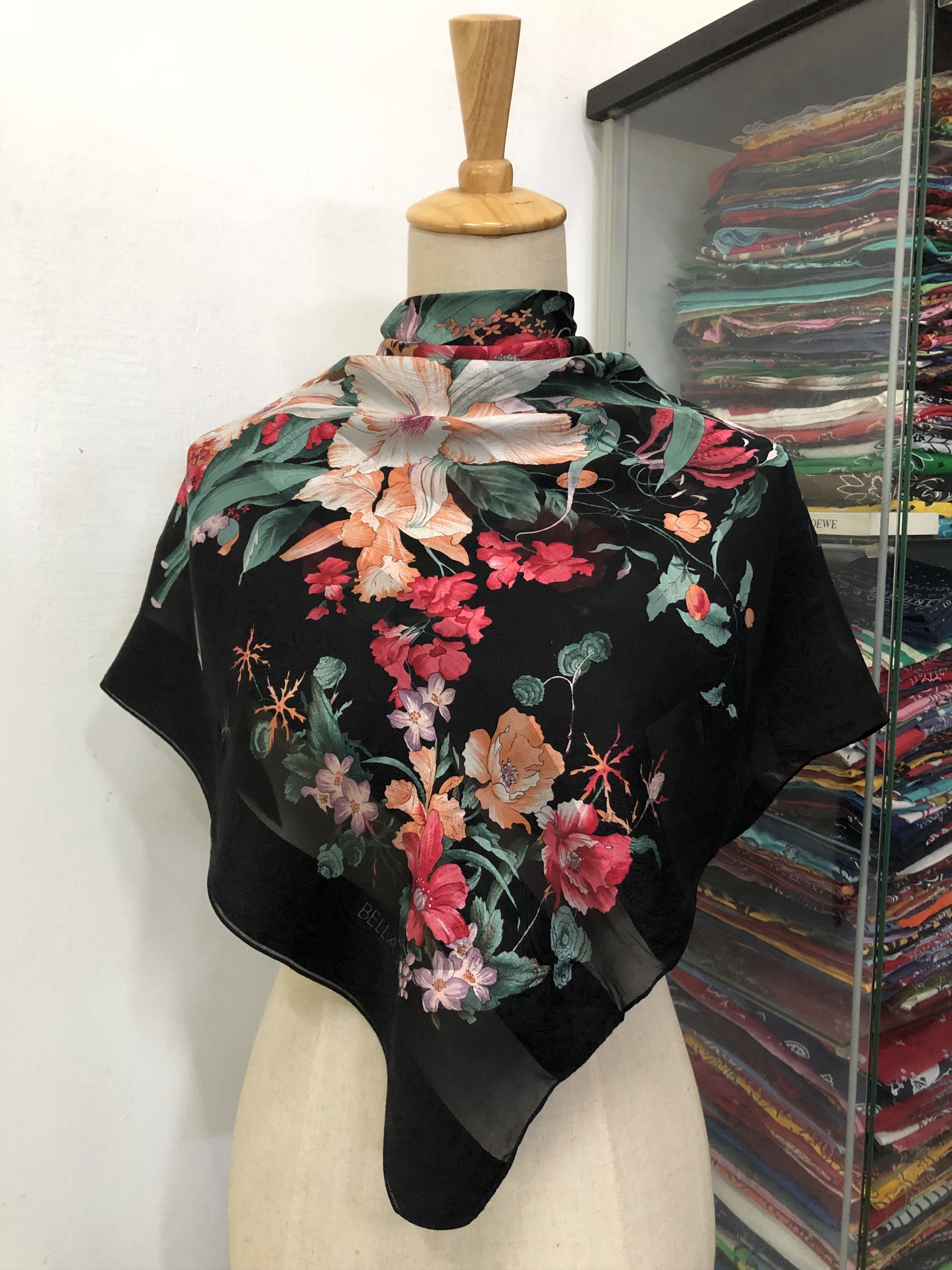 Vintage Vintage Bella Rosa Silk Scarf Size ONE SIZE - 1 Thumbnail