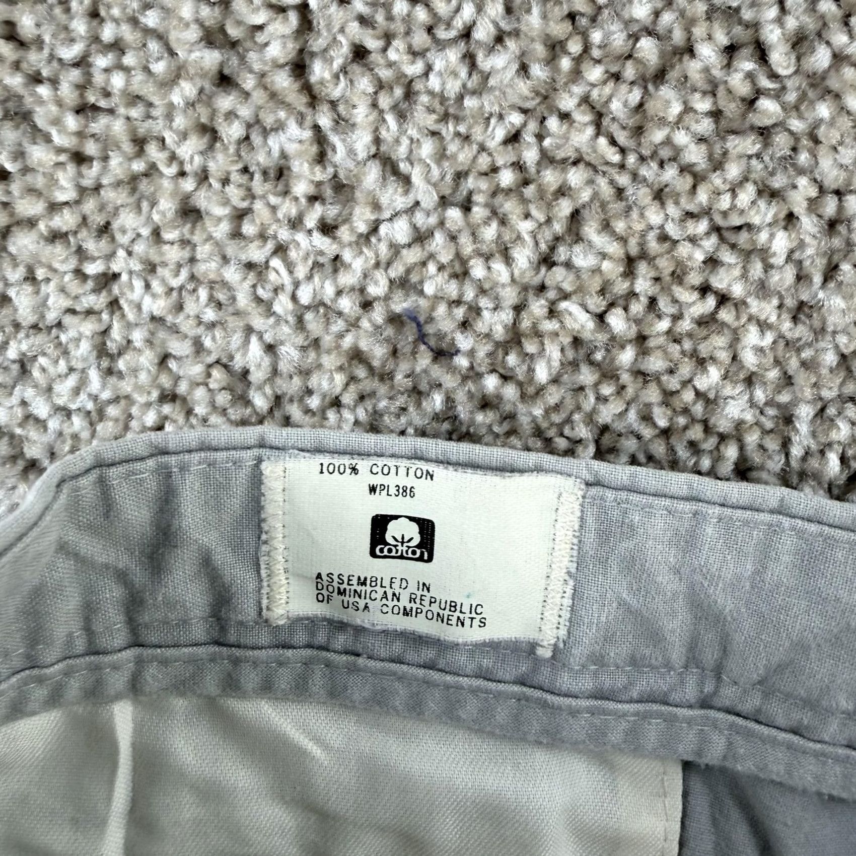 Vintage VINTAGE EZ's Chino Shorts Mens 34 Gray Pleated Adjustable Waist Cotton Casual Shirt Size US 34 / EU 50 - 4 Thumbnail