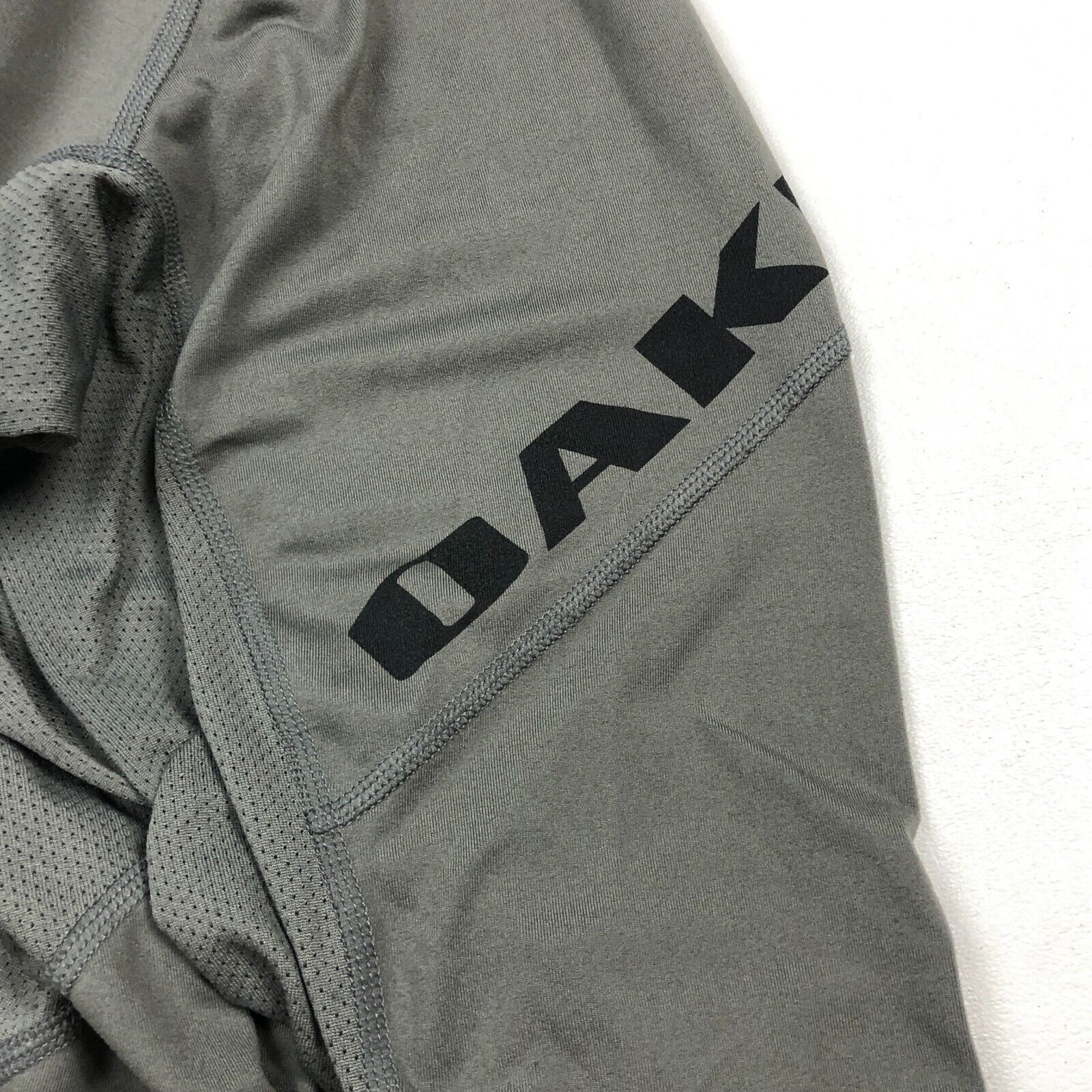 Oakley × Vintage Oakley 1/4 Zip Pullover Lightweight Work Out Running Small Size US S / EU 44-46 / 1 - 4 Thumbnail