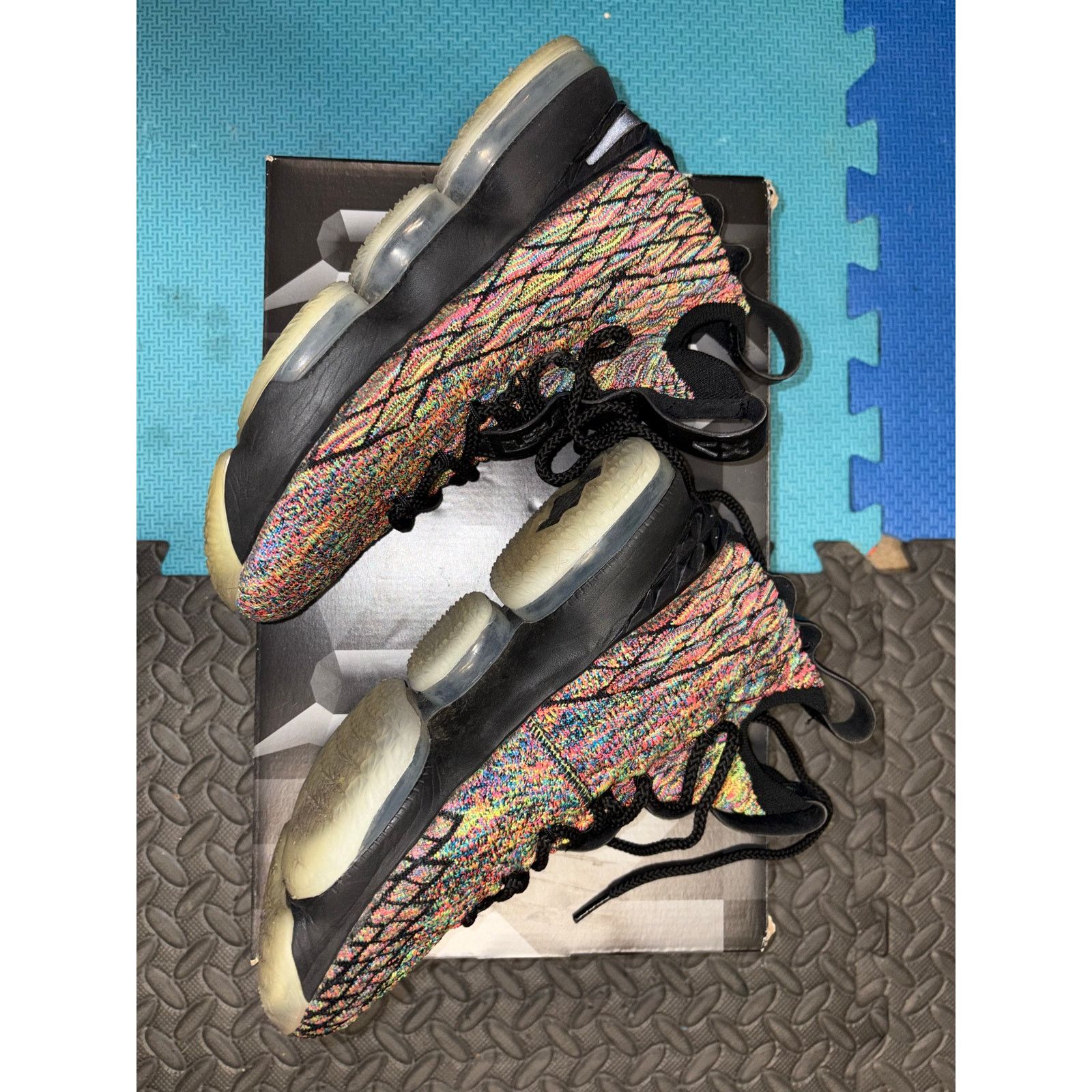 Nike Nike LeBron James 15 5Y kids four horsemen fruity pebbles Size US 5 / EU 37 - 2 Thumbnail