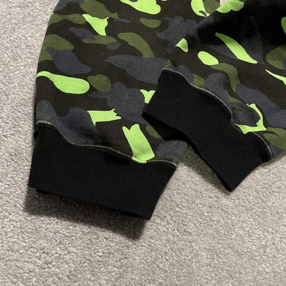 Bape Bape A Bathing Ape Neon 1st Camo Sweat Pants Size US 36 / EU 52 - 5 Thumbnail
