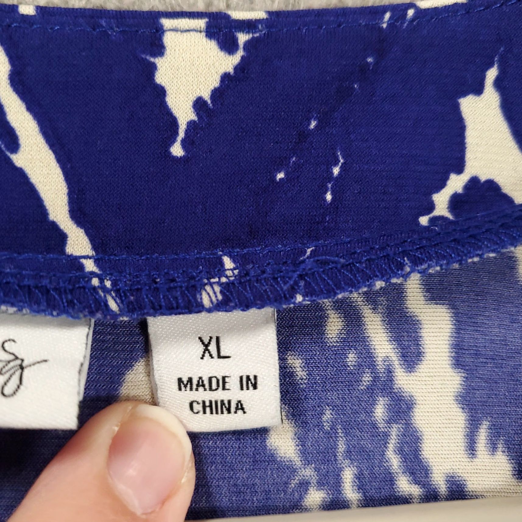 Vintage Susan Graver Blouse Womens XL Blue White Geometric Stretchy Top Pullover Casual Party/Cocktail Travel Knit Polyester Spandex Size XL / US 12-14 / IT 48-50 - 6 Thumbnail