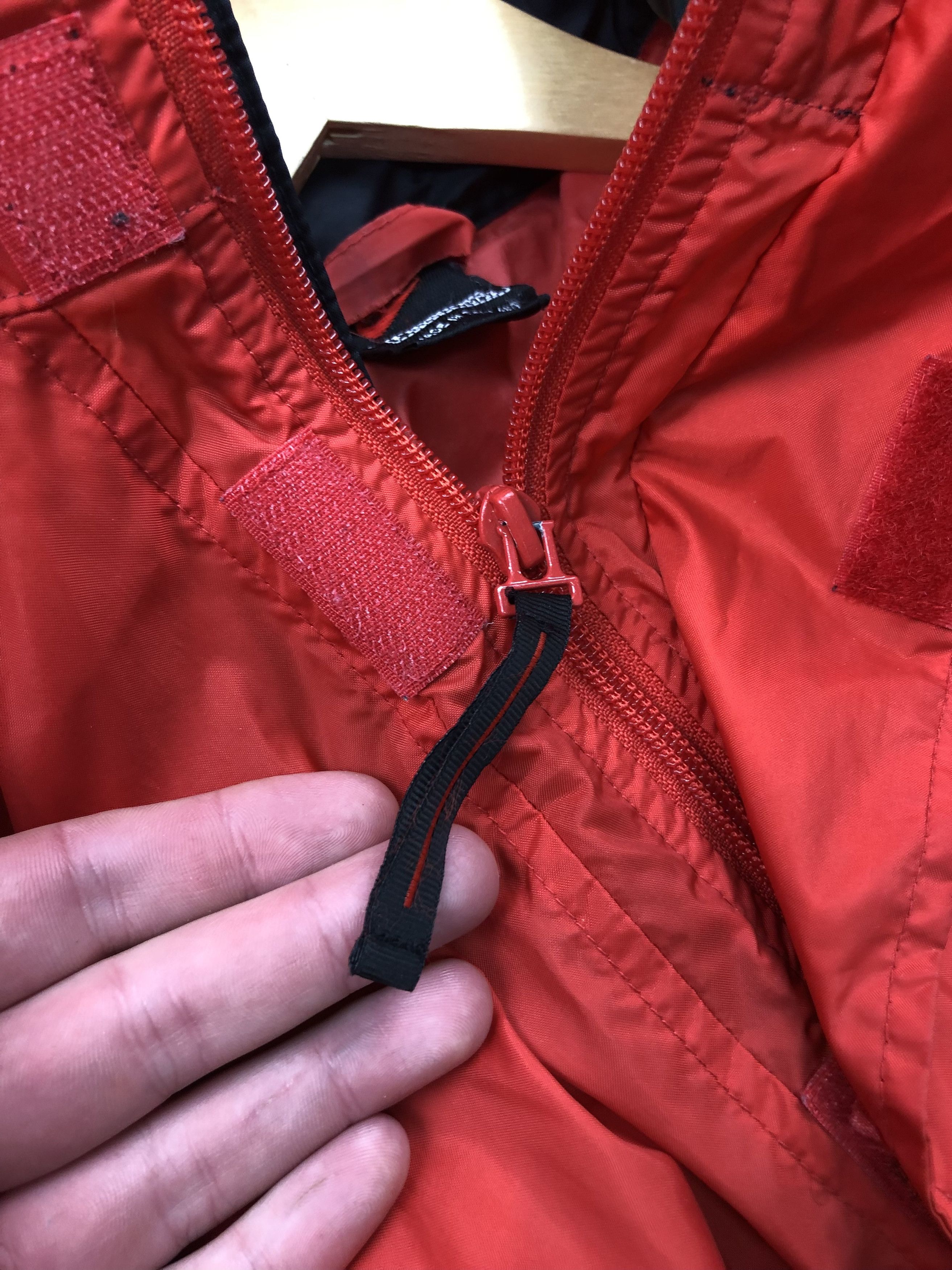 Nike NIKE Vintage 1990s Nylon Hype Jacket Big Logo Red Black Size US M / EU 48-50 / 2 - 14 Thumbnail