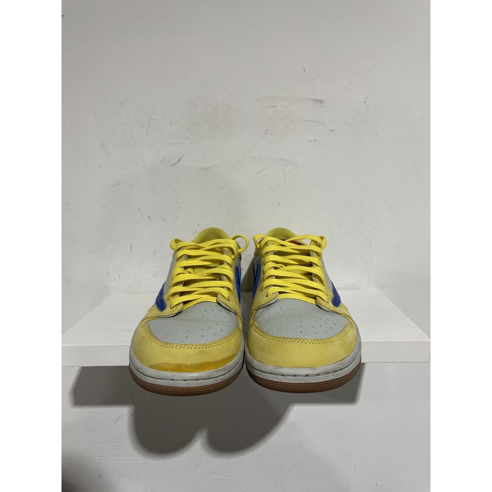 Nike JORDAN 1 RETRO LOW OG TRAVIS SCOTT CANARY(11.5 W) PREOWNED Size US 11.5 / IT 41.5 - 3 Thumbnail