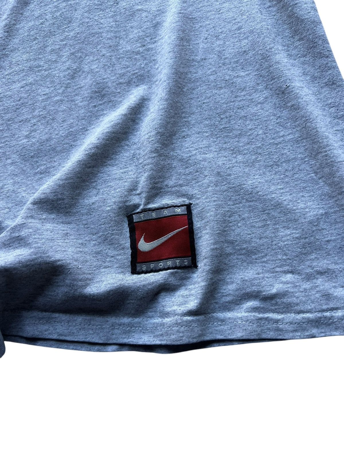 Carhartt × Nike × Vintage RARE NIKE PISTONS BASKETBALL TEAM VINTAGE TEE SWOOSH T SHIRT Size US L / EU 52-54 / 3 - 4 Thumbnail