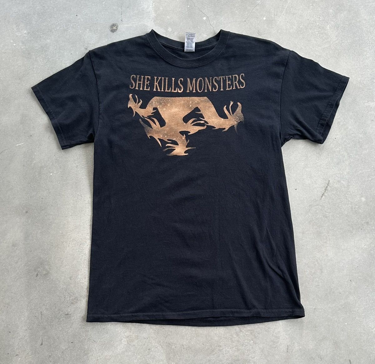 Expert Horror PLAY BY QUI NGUYEN SHE KILL MONSTER TEE Size US M / EU 48-50 / 2 - 1 Thumbnail