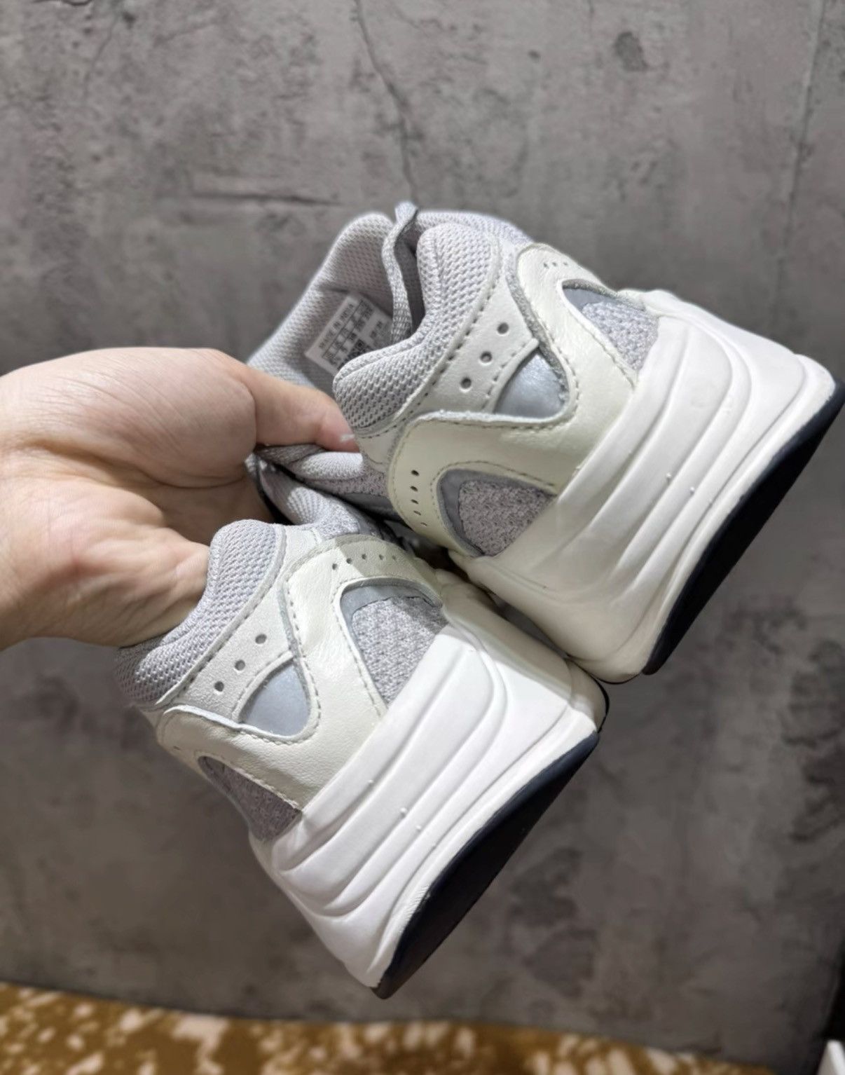 Adidas Adidas Yeezy 700 V2 Static K37 Size US 8 / IT 38 - 6 Thumbnail