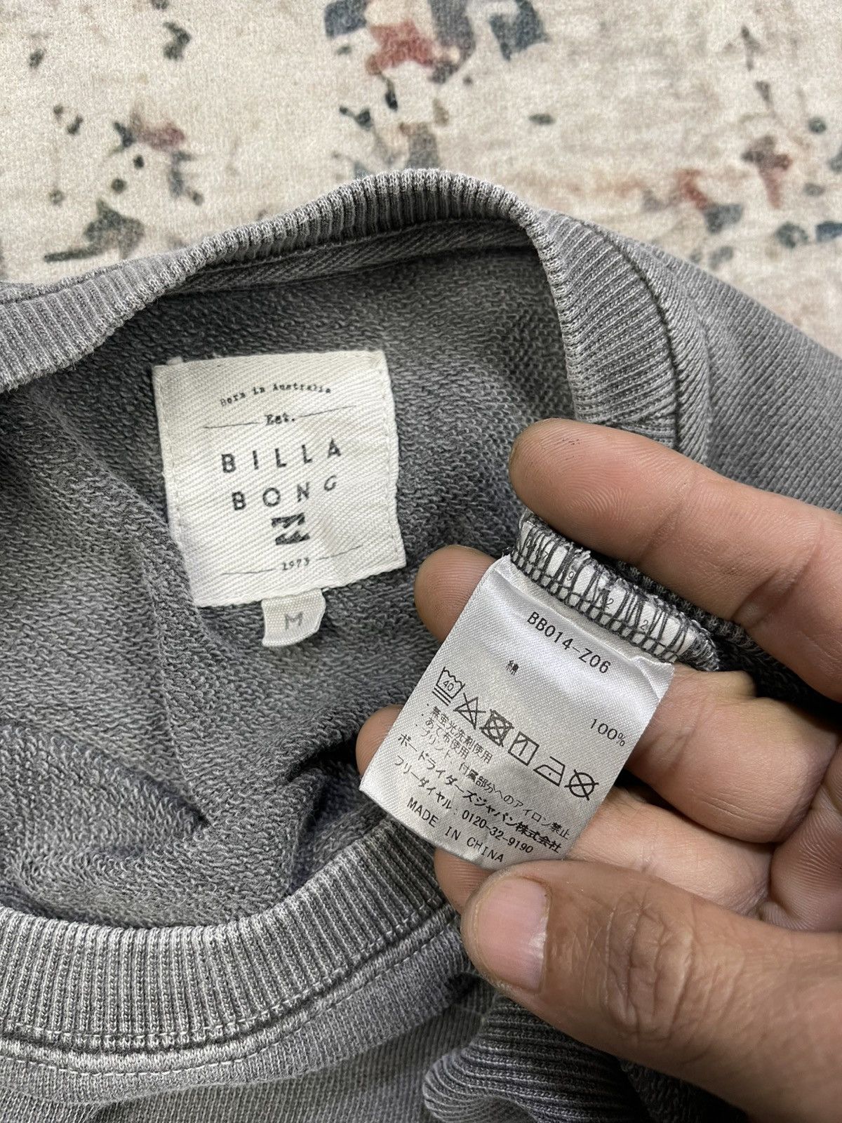 Billabong Vtg 90s Billabong Embossed Logo Faded Grey Sweatshirt Size US M / EU 48-50 / 2 - 12 Thumbnail