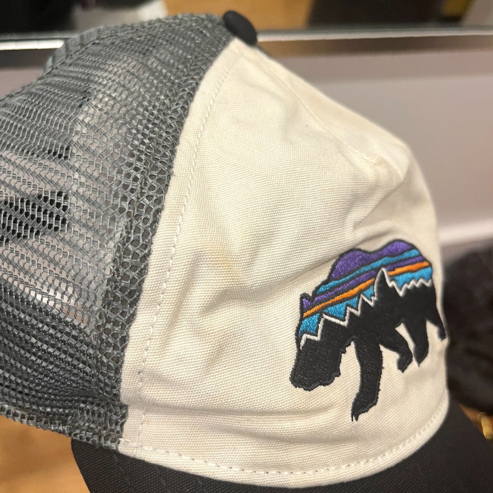 Patagonia VINTAGE Patagonia Bear Snapback Trucker Hat Mens One Size White Snapback Hats Bear Vintage Patagonia Men One Size White Size ONE SIZE - 3 Thumbnail