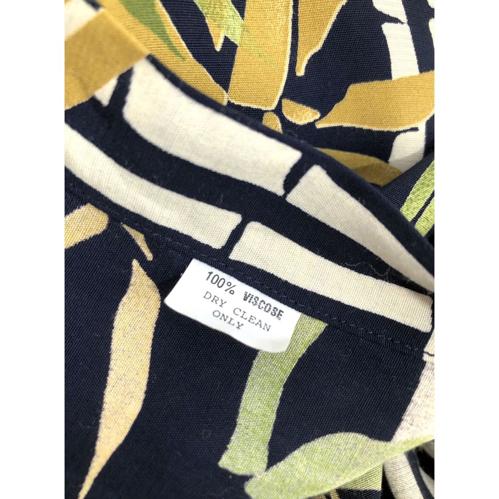 ALOHAS Maus & Hoffman Bamboo Floral Hawaiian Aloha L Shirt - EXCELLENT, Button-Up, Short Sleeve, Black, Men, Large, Hawaiian, Floral, Bamboo, 90s/J18 Size US L / EU 52-54 / 3 - 6 Thumbnail