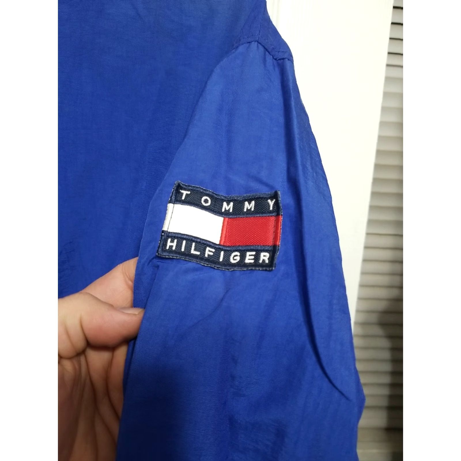 Tommy Hilfiger VINTAGE Tommy Hilfiger Windbreaker Jacket Nylon Hooded Roll Up Hood Blue XL Mens 90s Size US XL / EU 56 / 4 - 3 Thumbnail
