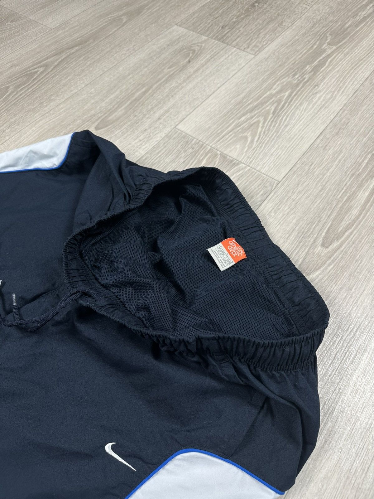Nike × Vintage Vintage Nike Shorts Spellout Swoosh Side Logo Size L Size US 34 / EU 50 - 7 Thumbnail