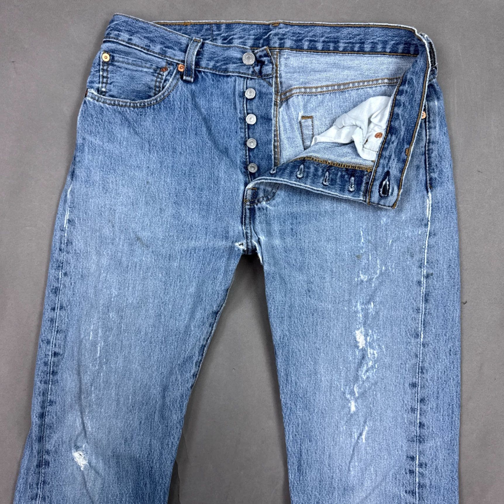 Levi's Levi's 501 Jeans Mens 33x32 Blue Button Fly Distressed Thrashed Vintage? No Jeans Size US 33 - 2 Thumbnail