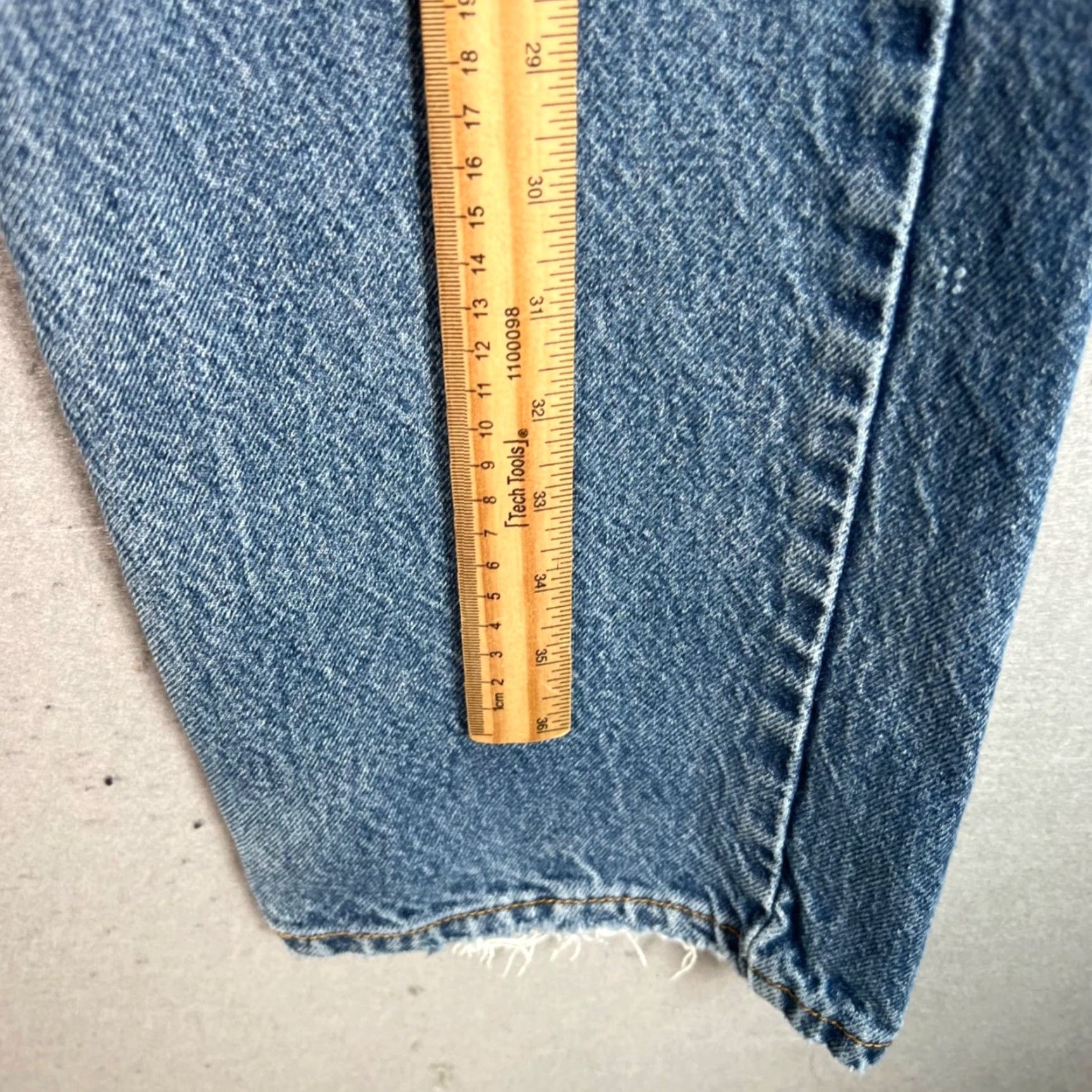 Levi's VINTAGE Levi's 505 Jeans Mens Regular Fit Denim Light Wash 36x29 5-Pocket 100% Cotton Blue Mens Regular Jeans Size US 36 / EU 52 - 6 Thumbnail