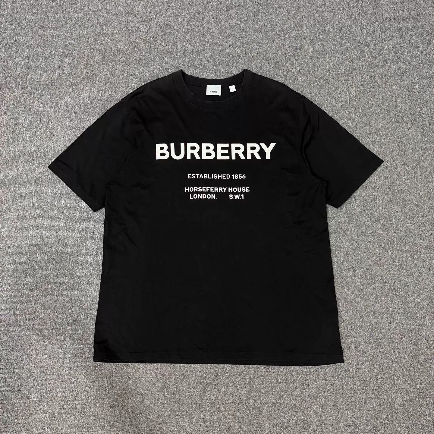 Burberry Burberry Black Chest Logo SS T-Shirt L 99 New Size L / US 10 / IT 46 - 1 Thumbnail