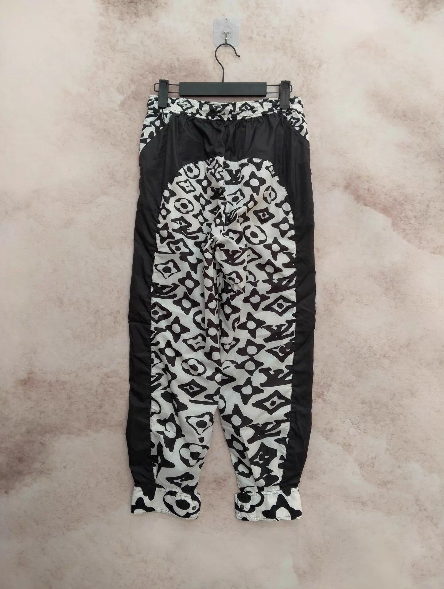 Louis Vuitton LV Patterned Print Mid-Waist Loose Sweatpants Size 36 Size 26" / US 2 / IT 38 - 2 Thumbnail