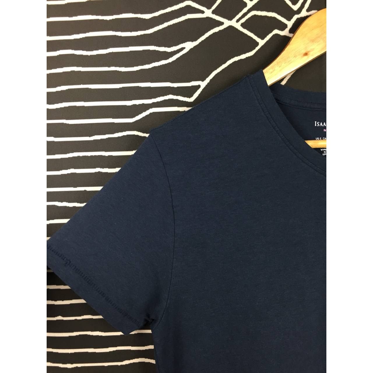 Isaac Mizrahi × Vintage Isaac Mizrahi New York Casual V-Neck Essentials Tee Size US S / EU 44-46 / 1 - 4 Thumbnail