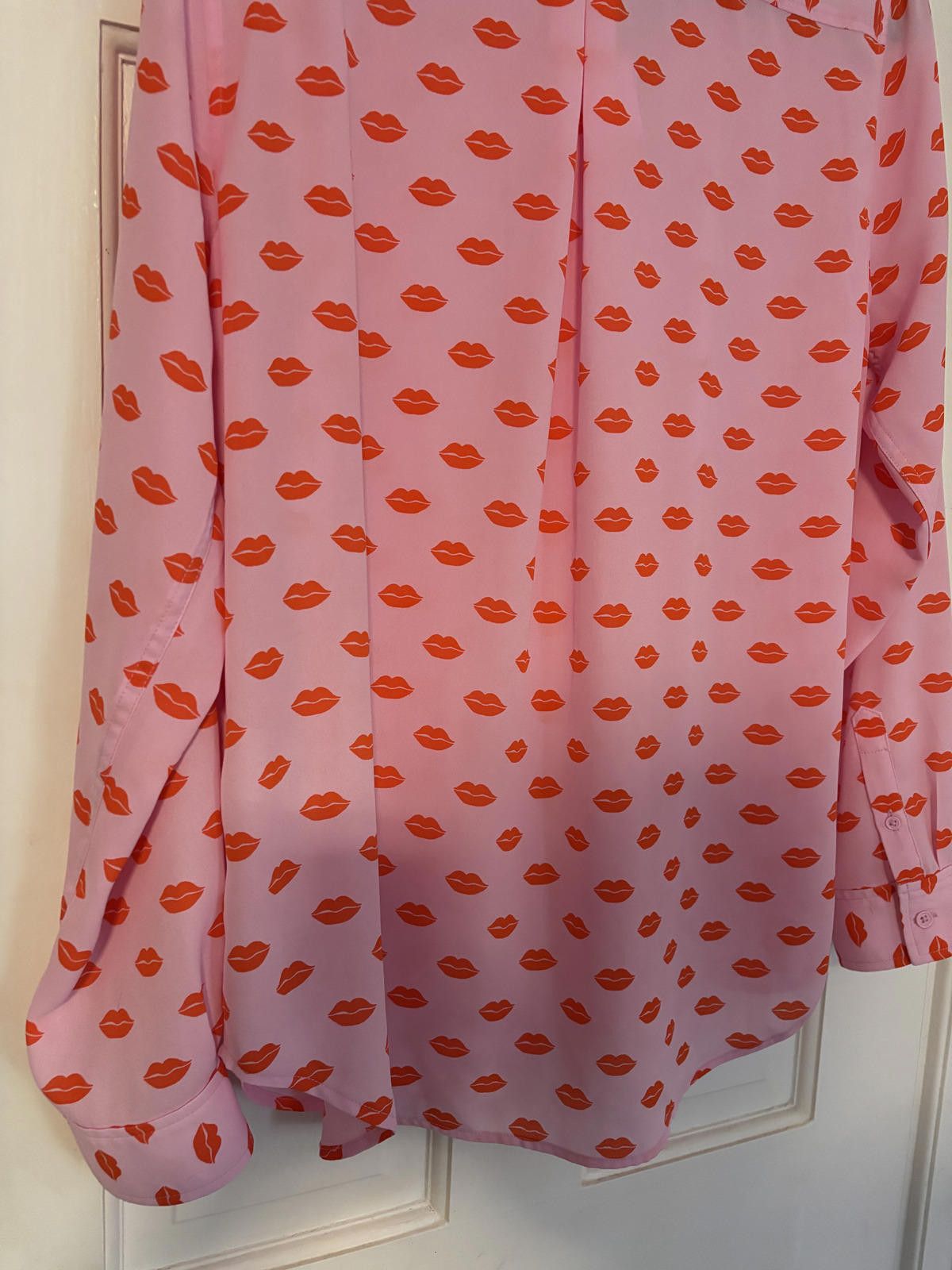 Other NWT Pink Long Sleeve Button-Up Blouse with Red Lips Print Size M / US 6-8 / IT 42-44 - 7 Thumbnail
