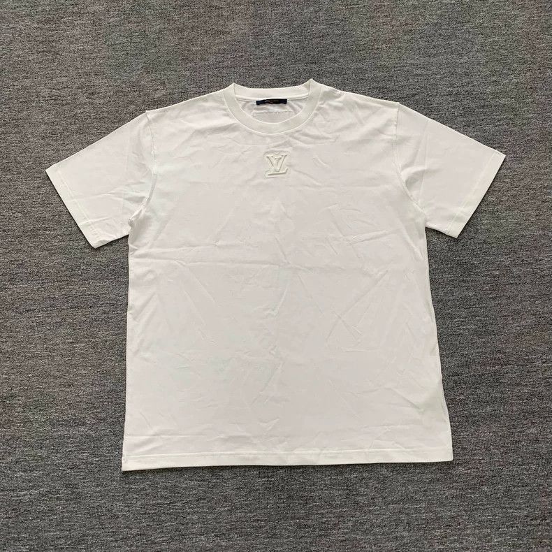 Other Louis Vuitton White embossed short sleeve Size US XL / EU 56 / 4 - 1 Thumbnail