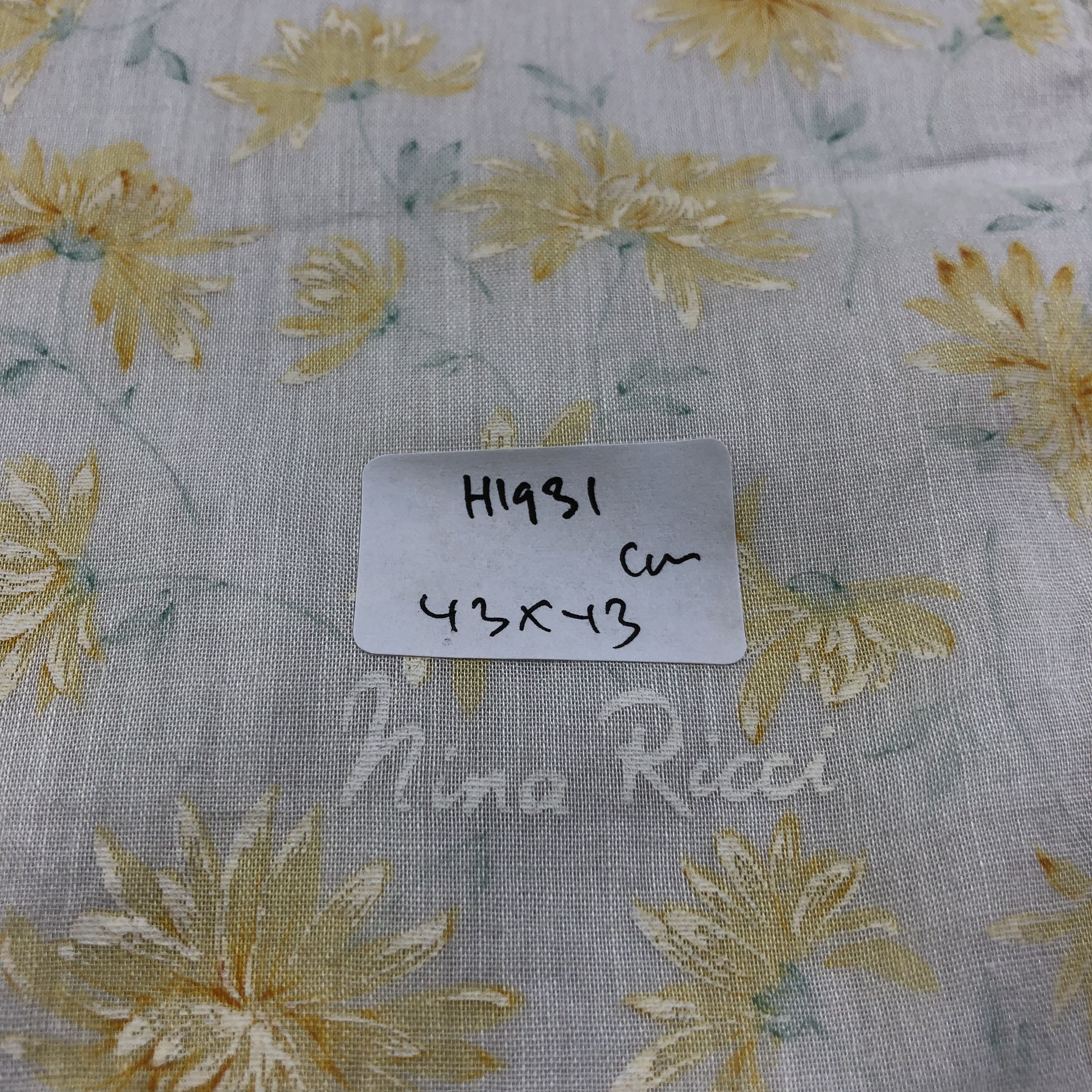 Nina Ricci Nina Ricci Floral Handkerchief Neckerchief Bandana H1931 Size ONE SIZE - 8 Thumbnail