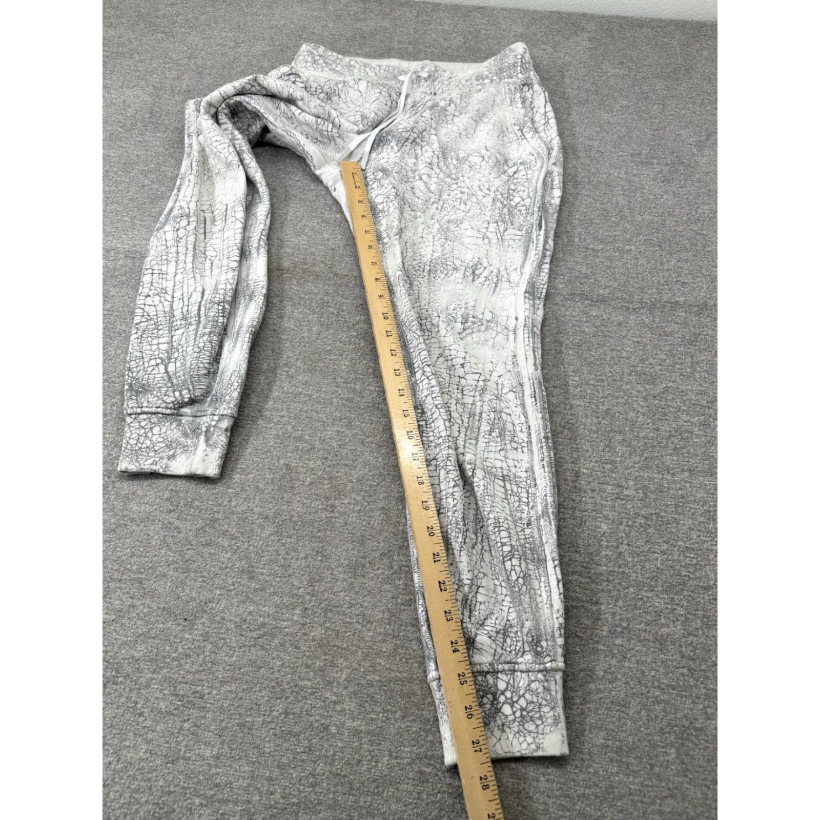 Lululemon Lululemon Warm Down Jogger Women’s Sz 6 White Black Sweatpants - Pants, Jogger, Activewear, Women, Regular Fit Size 28" / US 6 / IT 42 - 3 Thumbnail