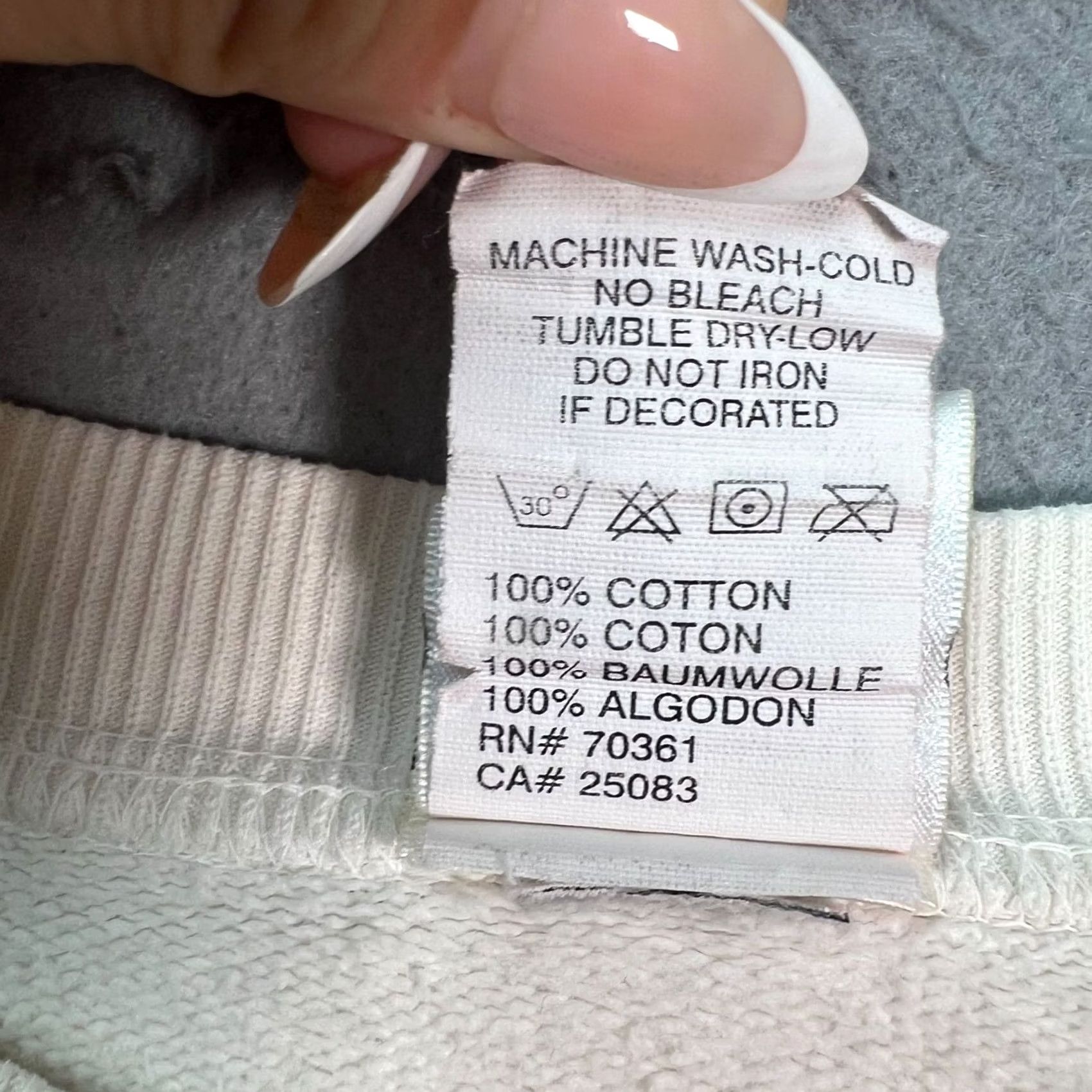 Disney VINTAGE Disney Winnie The Pooh Sweatshirt Large White Pullover Mens WWII Size US L / EU 52-54 / 3 - 5 Thumbnail