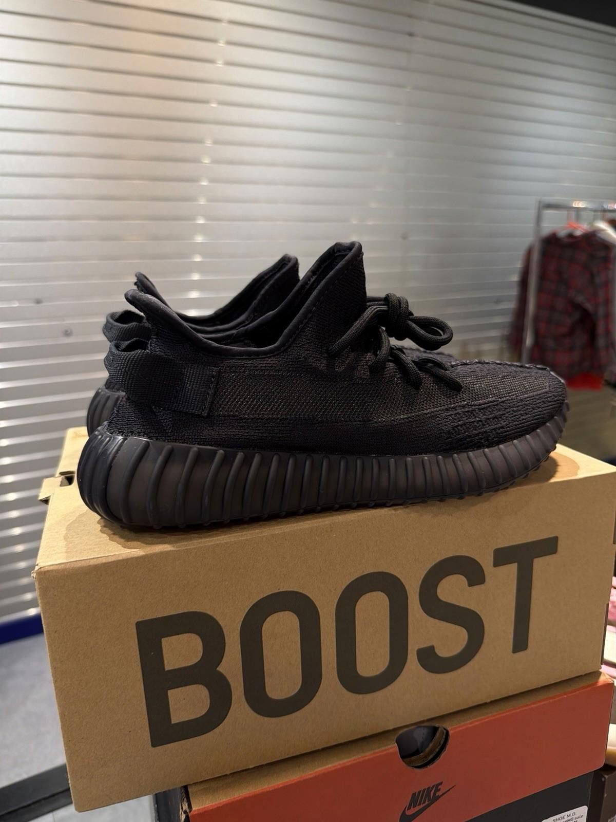 Adidas adidas Yeezy Boost 350 V2 'Onyx' HQ4540 Size 8.5 Men NEW Size US 8.5 / EU 41-42 - 5 Thumbnail