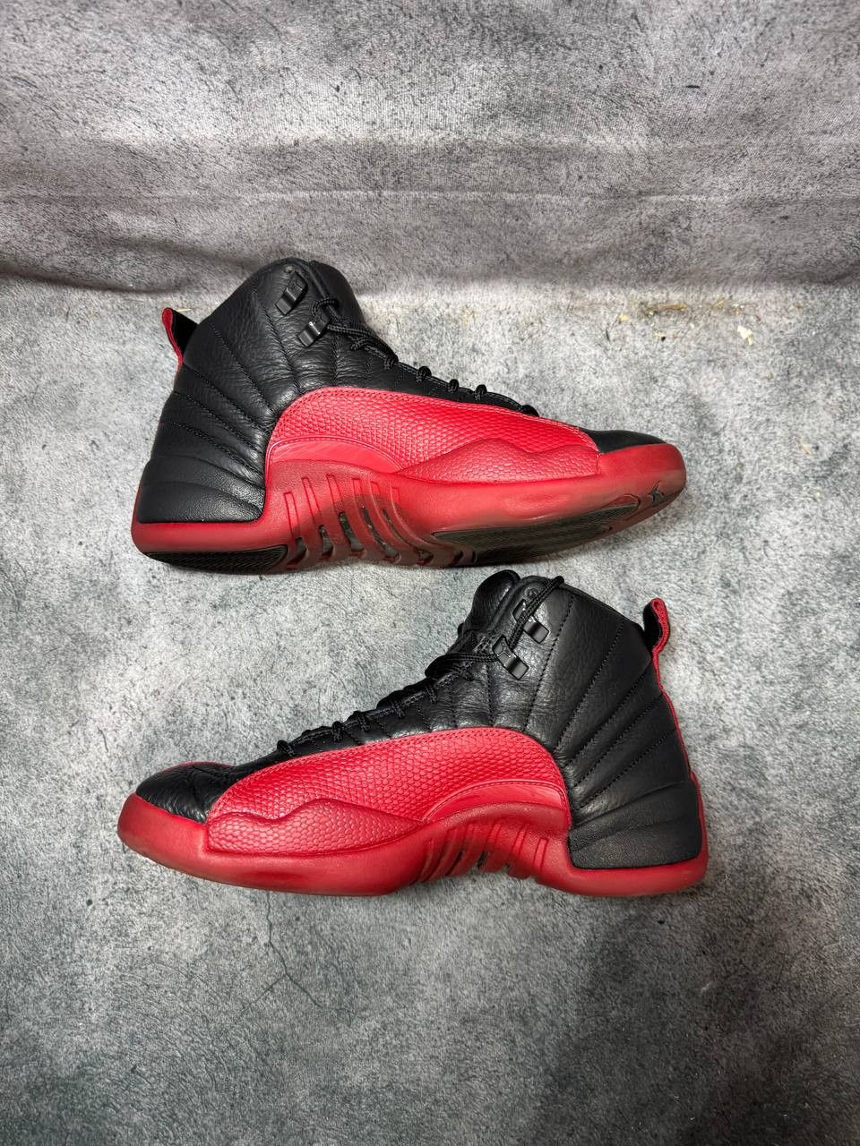 Jordan Brand Size 9 | Jordan 12 Flu Game No Box | Pre-Owned Size US 9 / EU 42 - 7 Thumbnail
