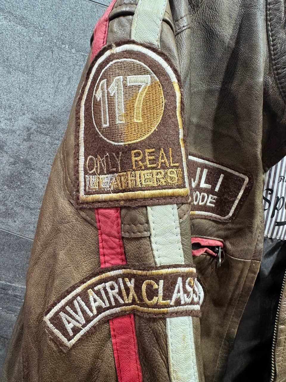 Vintage Aviatrix Men's Real Leather Brown Patch Racing Biker Jacket Size US XL / EU 56 / 4 - 12 Thumbnail