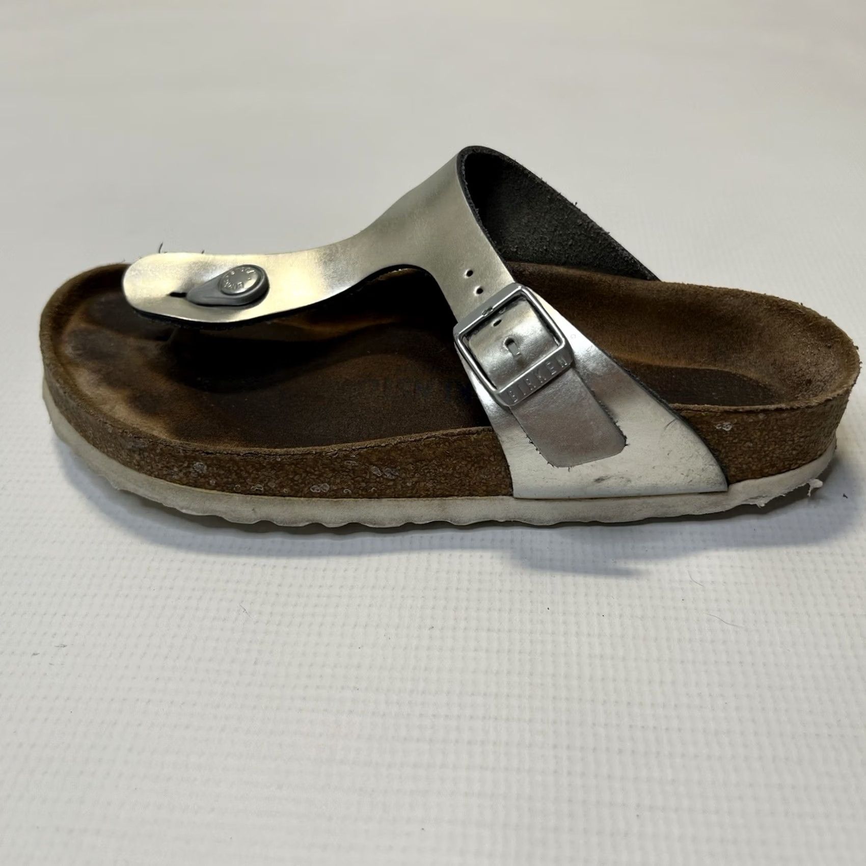 Birkenstock Birkenstock Gizeh Sandal Metallic Silver Gray Thong T Strap Women EU 36 US L 5 Size US 5 / IT 35 - 6 Thumbnail