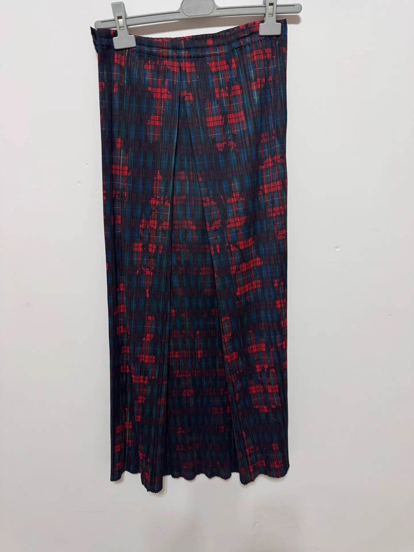 Issey Miyake ISSEY MIYAKE Pleats Please Red Check Skirt 5 Size 27" / US 4 / IT 40 - 2 Thumbnail