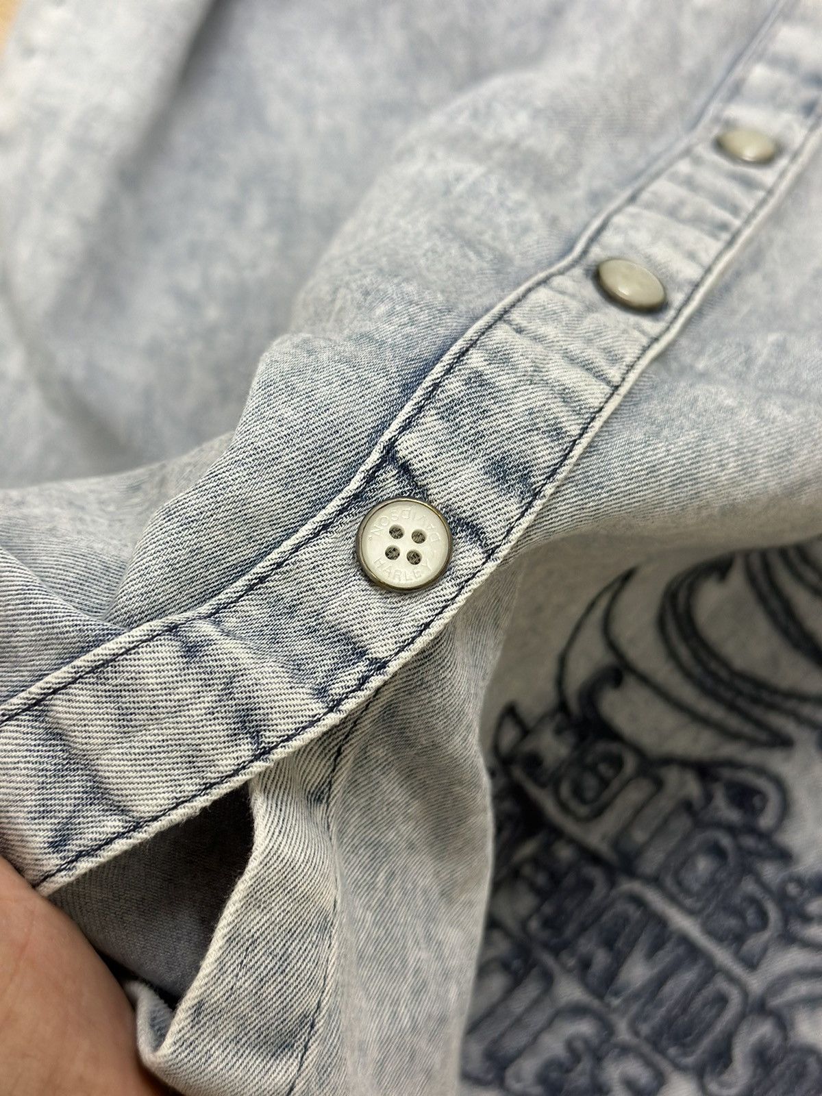 Beauty Beast × Harley Davidson × Vintage Rare Harley Davidson Stone Button Washed Denim Shirt Size XS / US 0-2 / IT 36-38 - 7 Thumbnail