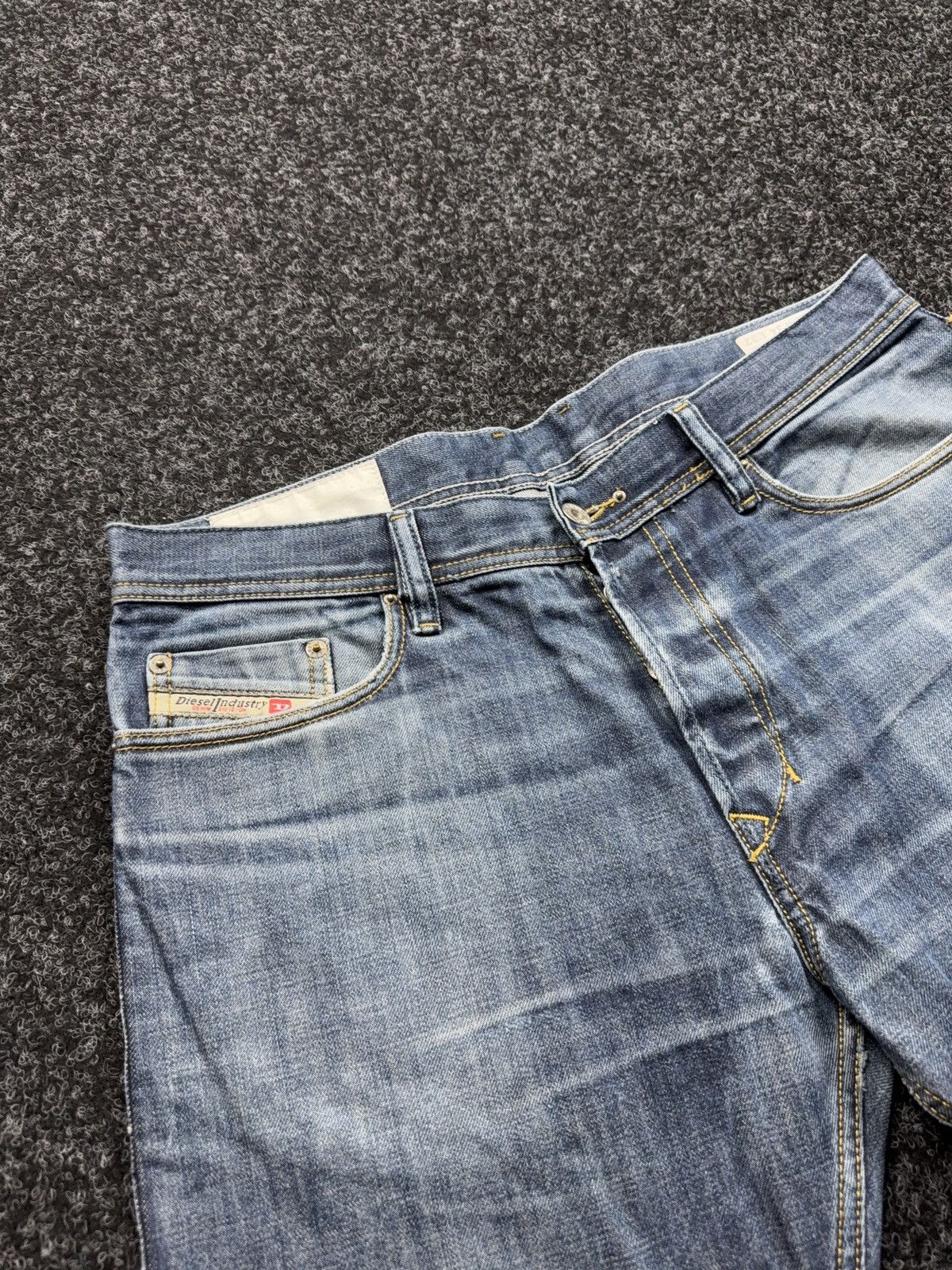Diesel 00s Diesel Distressed Tepphar Slim Carrot Light Wash Jeans Size US 34 / EU 50 - 6 Thumbnail
