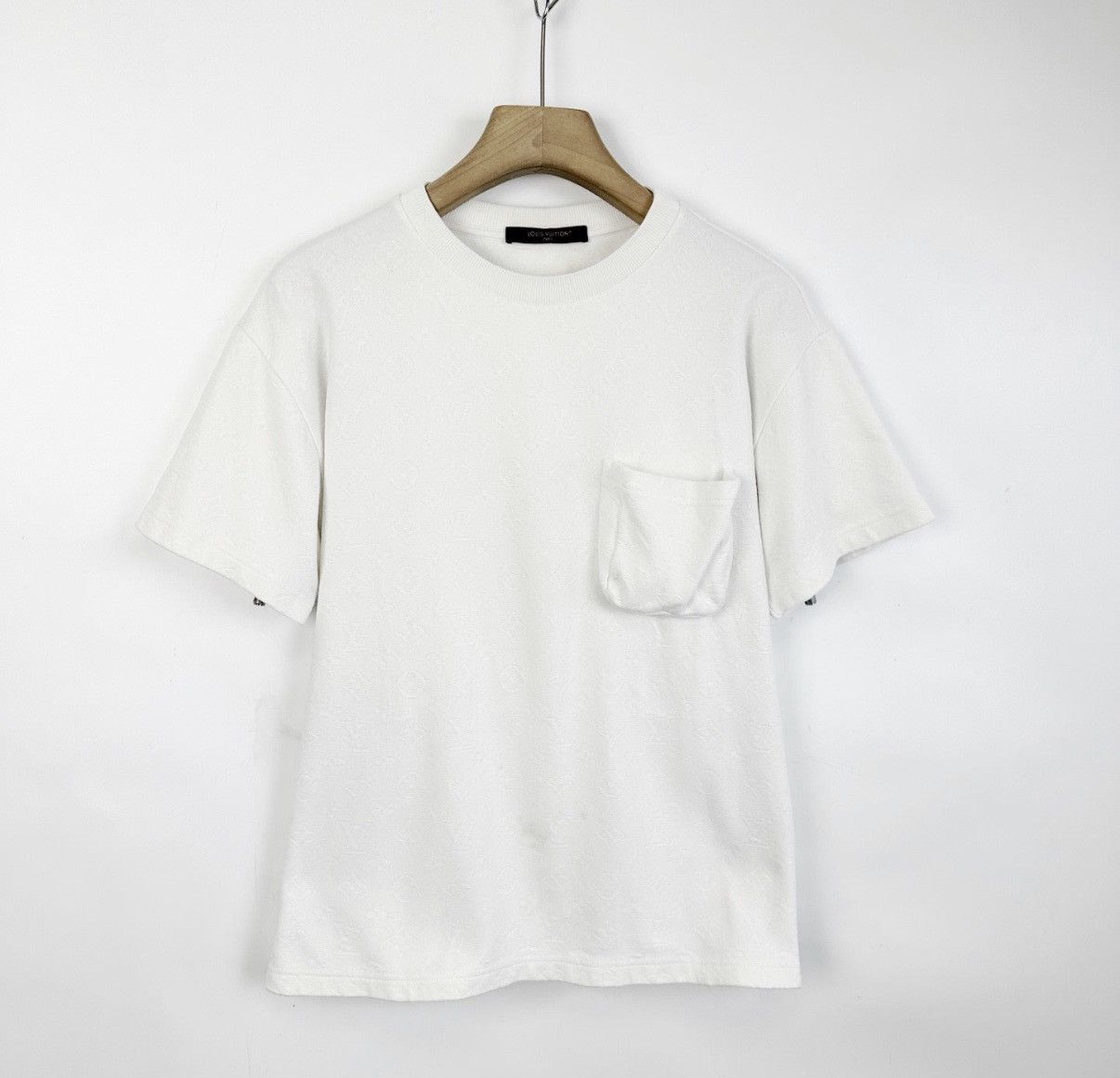 Louis Vuitton Louis Vuitton Embossed Three-Flower Logo Short Sleeve K12 Size US S / EU 44-46 / 1 - 1 Thumbnail