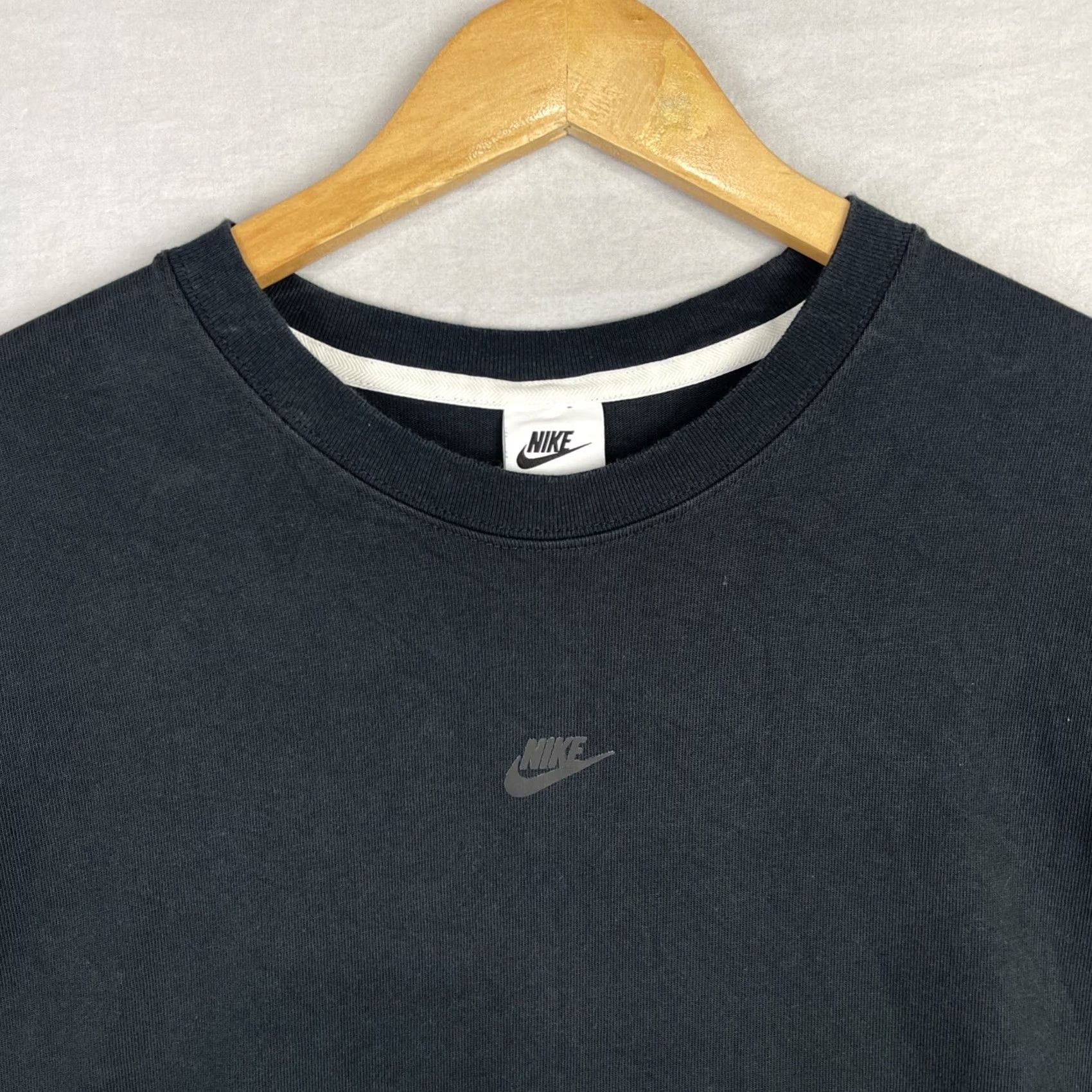 Nike Nike Shirt Mens Medium Black Sportswear Essentials Heavyweight DR8898-010 Tee Size US M / EU 48-50 / 2 - 3 Thumbnail
