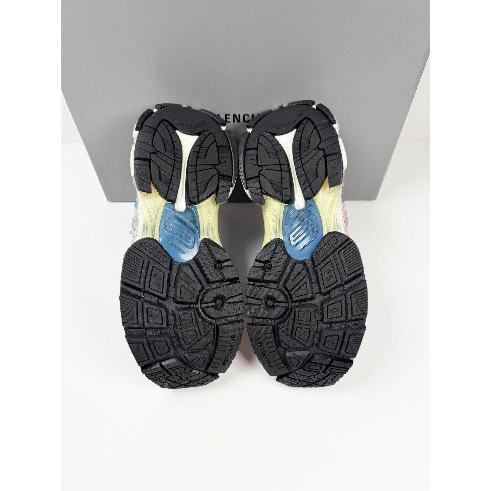 Balenciaga Size 41EU/8US - Balenciaga Runner Multicolor NEW! Size US 8 / EU 41 - 7 Thumbnail
