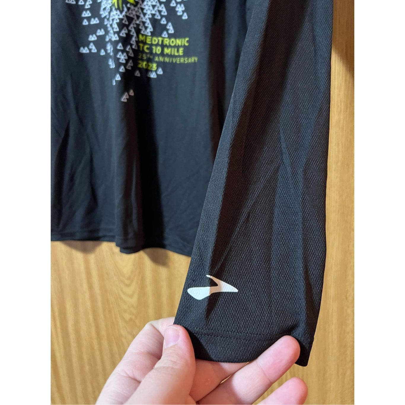 Brooks Brooks Running Black Long Sleeve Top With Business Logo Woma Size L / US 10 / IT 46 - 2 Thumbnail