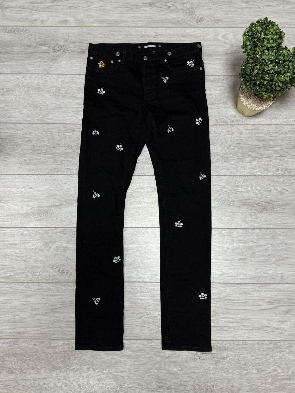 Dior × Kaws Dior x Kaws bugs slim jeans pants all over buttons Size US 33 - 1 Thumbnail